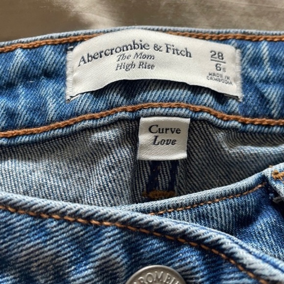 Abercrombie & Fitch Curve Love The Mom High Rise Jeans - Picture 2 of 2